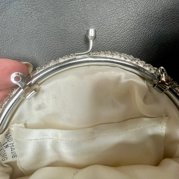 Vintage Silver Sequin and Bead Floral Kisslock Coin Pouch Crossbody Mini Bag - Picture 9 of 11